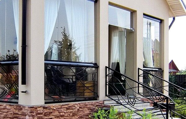 Какие окна выбрать для беседки: виды и особенности