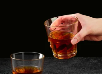 Бокалы рокс: особенности формы и для каких напитков они идеальны