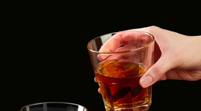 Бокалы рокс: особенности формы и для каких напитков они идеальны