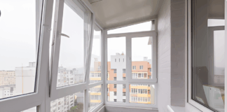 Как выбрать надежную компанию для остекления лоджий в Нижнем Новгороде: ключевые критерии и рекомендации