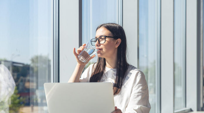 Доставка воды в офис: как организовать регулярное снабжение сотрудников чистой питьевой водой