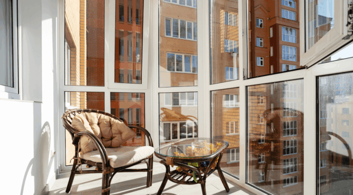 Окна в пол — почему панорамное остекление становится популярным