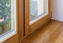 Деревянные окна для бани: особенности, плюсы и материалы