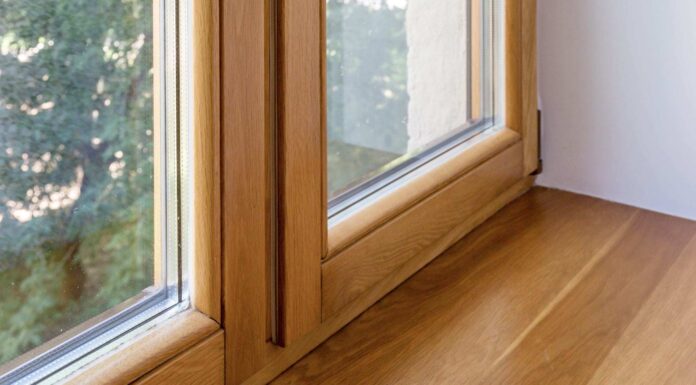 Деревянные окна для бани: особенности, плюсы и материалы